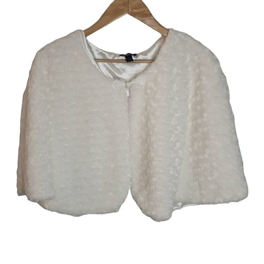 Forever Woman White Shaw Coat 3X‎